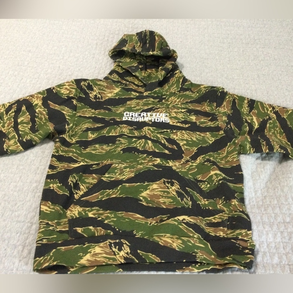 We Are Little Giants Creative Disruptors Tiger Stripe Camo Boy’s Hoodie Sz 9/10